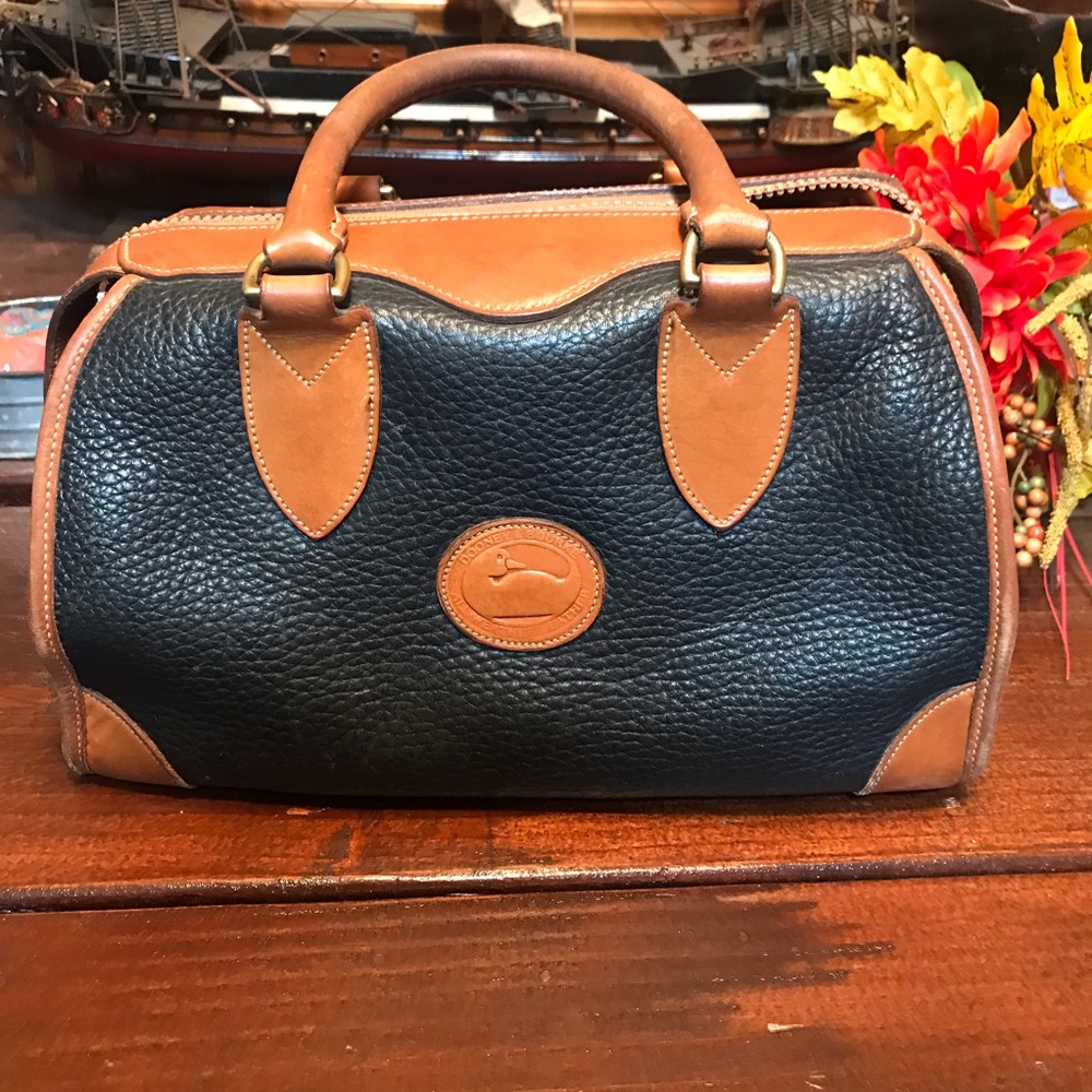 Dooney & Bourke | Vintage Black & Tan Handbag